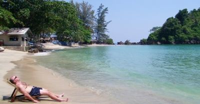 Kevin Edkins Cycling on the  tour with redspokes